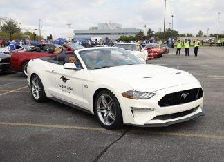 10 milyonuncu Ford Mustang banttan indi!