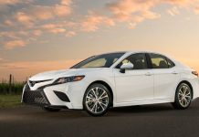 Toyota Alexa ve CarPlay’i 2018 Camry ve Sienna’ya Getiriyor
