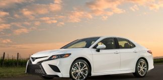 Toyota Alexa ve CarPlay’i 2018 Camry ve Sienna’ya Getiriyor