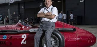 Maserati MC20’yi, Efsane Pilot Sir Stirling Moss’a ithaf etti