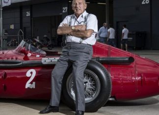 Maserati MC20’yi, Efsane Pilot Sir Stirling Moss’a ithaf etti