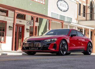 Audi e-tron Yılın Performans Otomobili