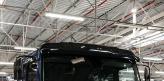 Renault Trucks, 2000’inci elektrikli kamyonunu Hollanda’ya teslim ediyor