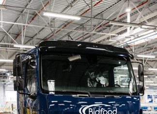 Renault Trucks, 2000’inci elektrikli kamyonunu Hollanda’ya teslim ediyor
